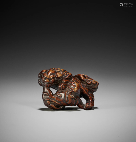 A POWERFUL WOOD NETSUKE OF A SHISHI WITH YOUNG