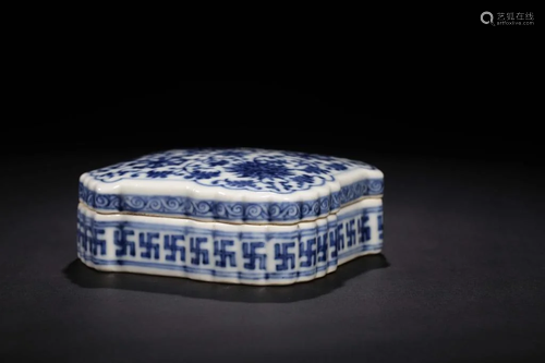 Chinese Blue and White Porcelain Cover Box,Mark