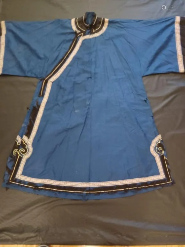 ANTIQUE 19TH C CHINESE BLUE SILK DAMASK ROBE