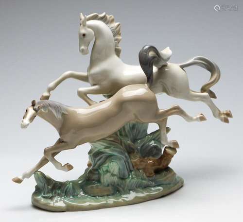 A Lladro Figural Group of Two Horses Galloping (H:30cm W:37c...