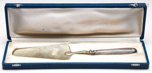 A Possibly French Sterling Silver Handle Cake Slice (L:29cm)