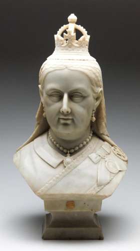 Large Marble Bust Of Queen Victoria (H: 58 x W:31cm D:26cm)