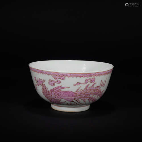 A carmine red glazed bowl