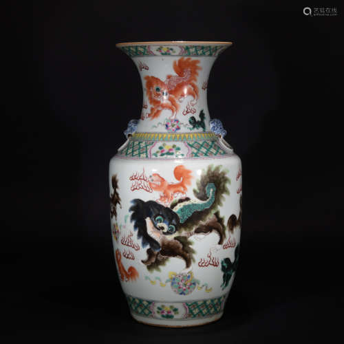 A wu cai 'lion' vase