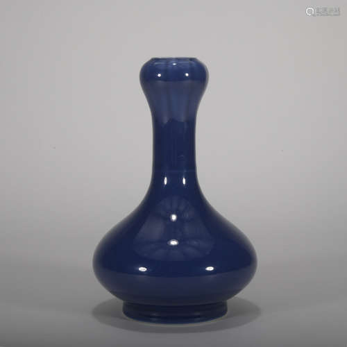 A blue glazed garlic-head vase