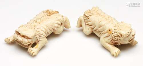 A Pair of Antique Japanese Ivory Carved Temple Lions (L:6cm)
