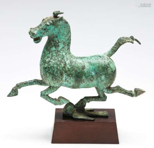 A Bronze Chinese Horse on Stand (L:20cm)