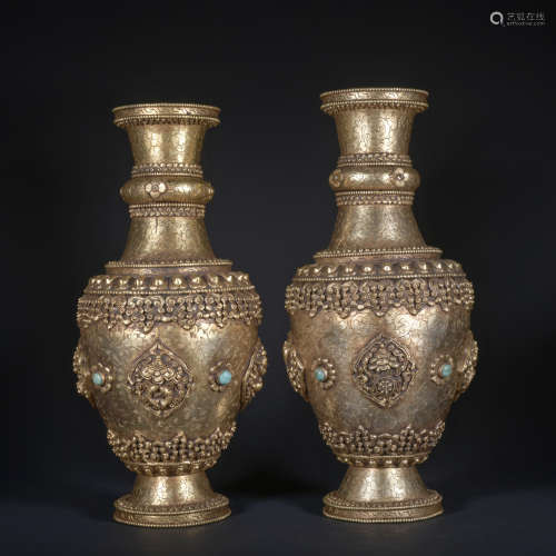 A pair of gilt-bronze vase