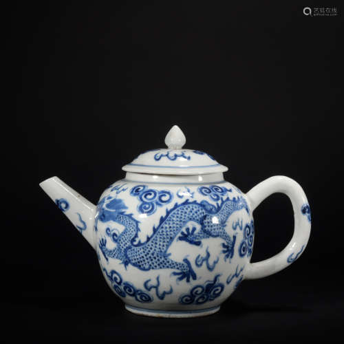 A blue and white 'dragon' teapot