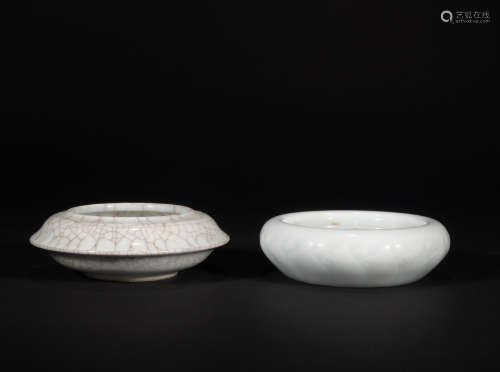 A porcelain ancient stati *1 set