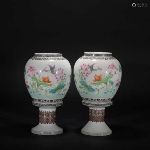 A pair of famille-rose vase