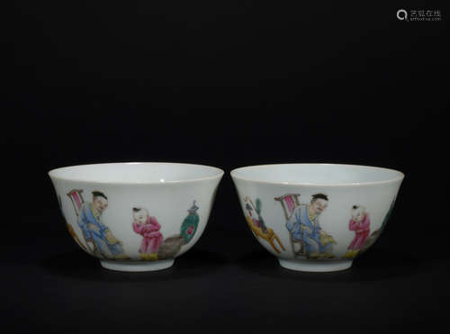 A pair of famille-rose 'figure' bowl