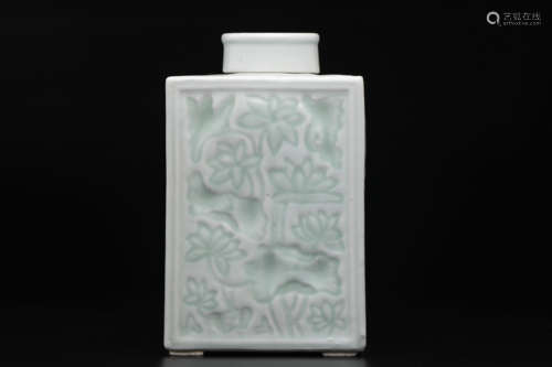 Chinese porcelain tea jar