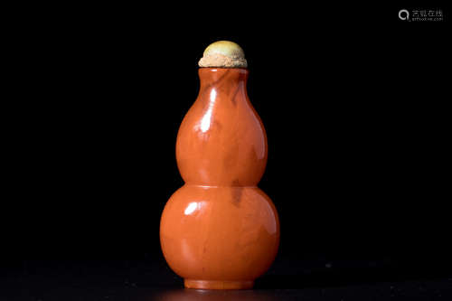 Chinese amber snuff bottle