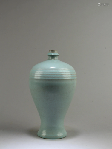 Chinese Ruyao Vase