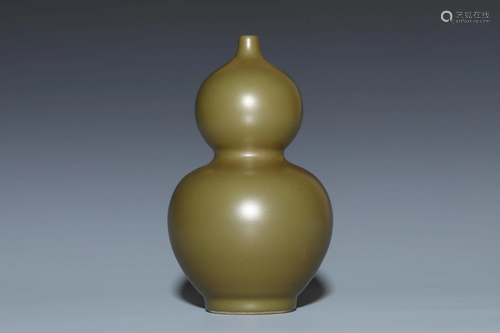 Tea-Dust Glaze Double-Gourd-Shape Vase