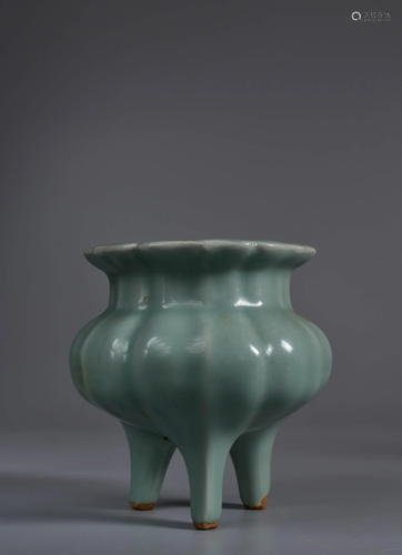 Longquan Celadon Glaze Tripod Censer