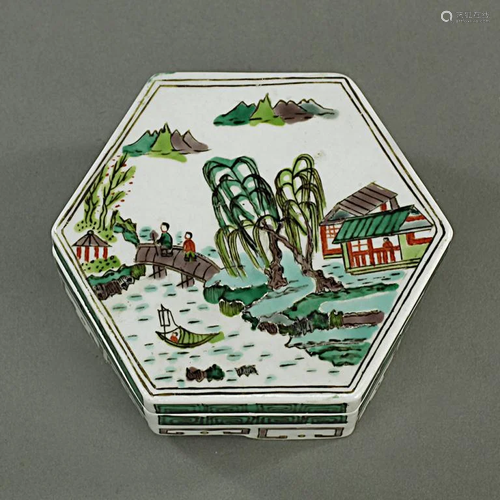 SMALL CHINESE FAMILLE VERTE HEXAGONAL BOX