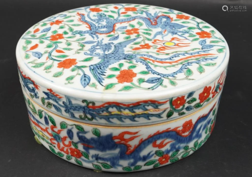 CHINESE PORCELAIN ROUND BOX AND COVER