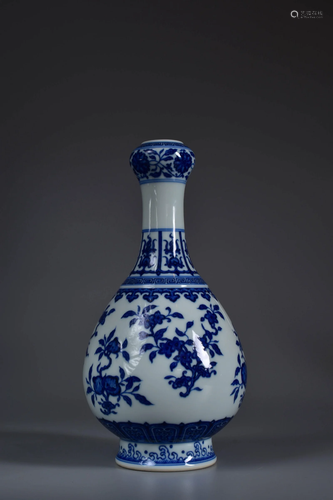 Blue and White 'Sanduo' Pear-Shape Vase