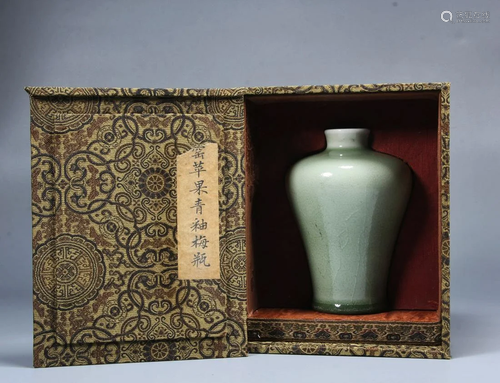 Celadon Glaze Meiping Vase