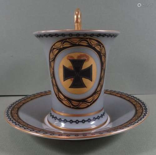 Tasse mit Untertasse, mit Deutschem Kreuz, dat. 1914-15