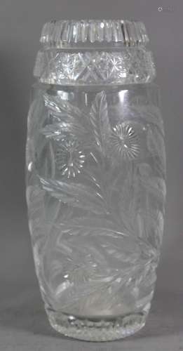 hohe Vase, Kristall, älter, schöner floraler Schliff