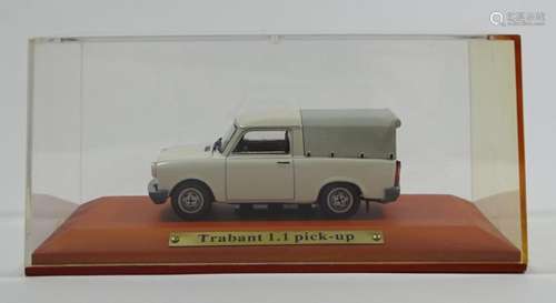 Trabant Pick-up-Modell in Schaukasten, dieser 14,5 x 7,5 x 7...