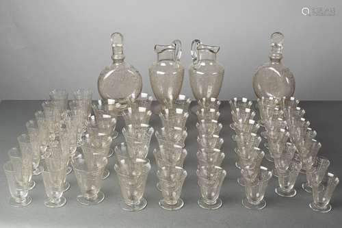 BACCARAT (non signé), service en cristal gravé d'entrelacs, ...