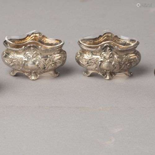 Quatre salerons en argent dont une paire de style Louis XV, ...