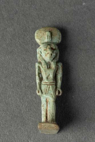 Amulette en forme d'Horus (?) en faience verte Egypte H. 3 c...