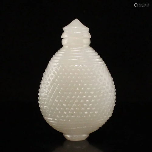 Hand Carved Superb Chinese Hetian Jade Snuff Bottle