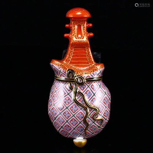 Vintage Chinese Porcelain Snuff Bottle w Qianlong Mark