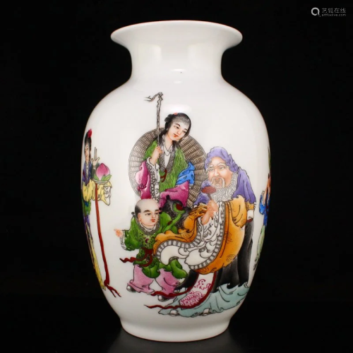 Chinese Famille Rose Figure Porcelain Vase