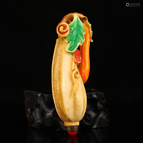 Vintage Chinese Deer Horn Melon Shape Snuff Bottle