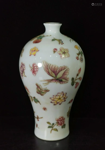 FAMILLE-ROSE 'BUTTERFLY AND FLOWER' MEIPING VASE