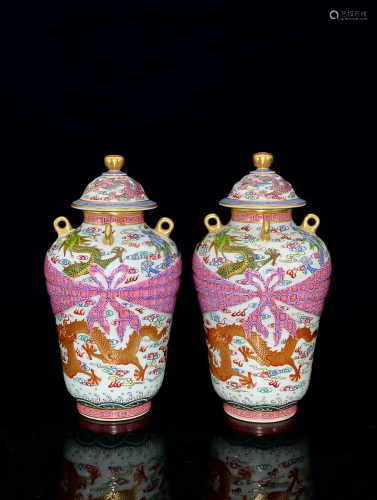 PAIR OF FAMILLE-ROSE 'DRAGON' COVERED JARS