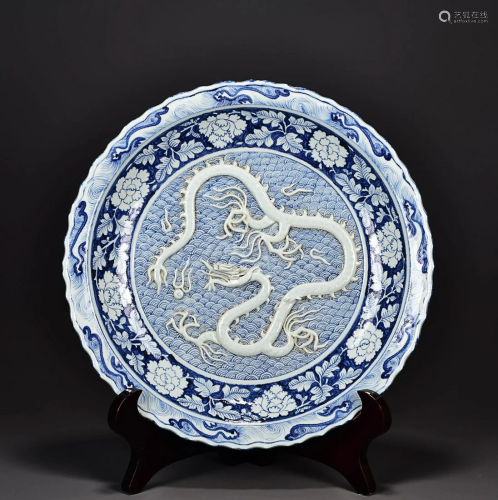 BLUE & WHITE 'DRAGON AMONG OCEAN' CHARGER
