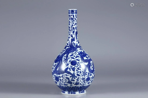 BLUE & WHITE 'DRAGON AND LOTUS' PEAR-FORM VASE