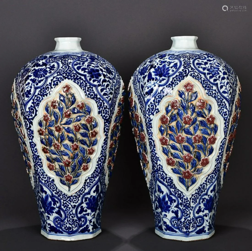 BLUE & WHITE AND UNDERGLAZE-RED 'FLORAL' MEIPING…