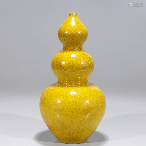 Chinese Yellow Crackle Glazed Vase