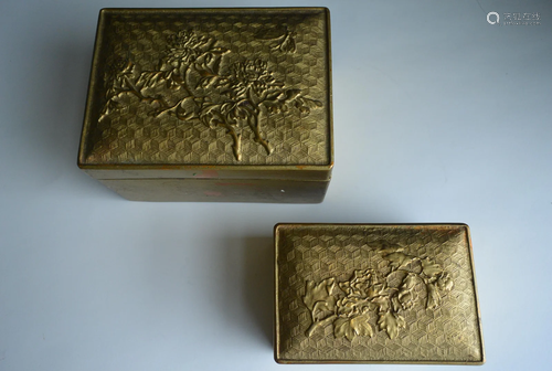 A set of antique gold lacquered jewelry box