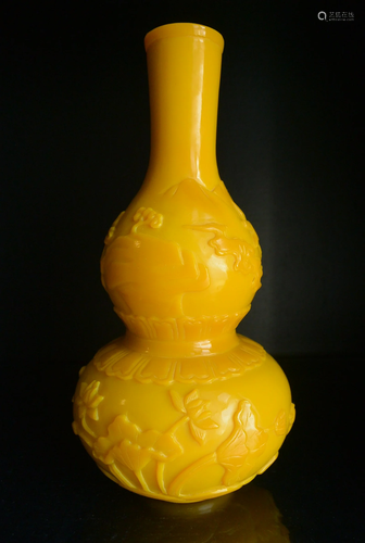 Qing Feeder Chicken Yellow Heap Carving Gourd Vase