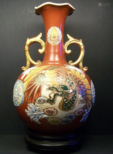 A Fine Hand Painted Nippon Wooden Club Vase. H:24.8cm