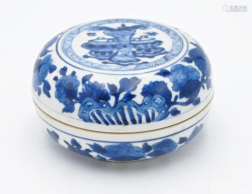 Chinese Blue and White Round Covered Box