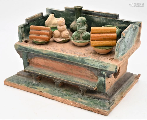 Chinese Ming Dynasty Green Glazed Offering Bed, having