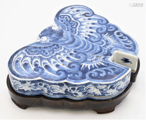 Chinese Blue and White Porcelain Butterfly/Moth Box,