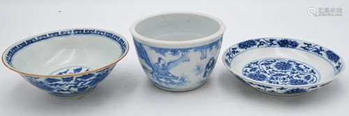 Three Piece Chinese Porcelain Group, to include a blue