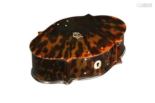 λ A SINHALESE TORTOISESHELL LIDDED BOX MADE FOR THE WESTERN ...