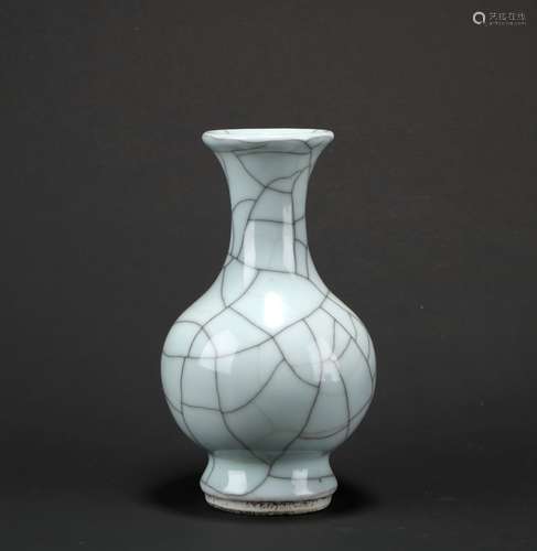 Guan Kiln Porcelain Bottle